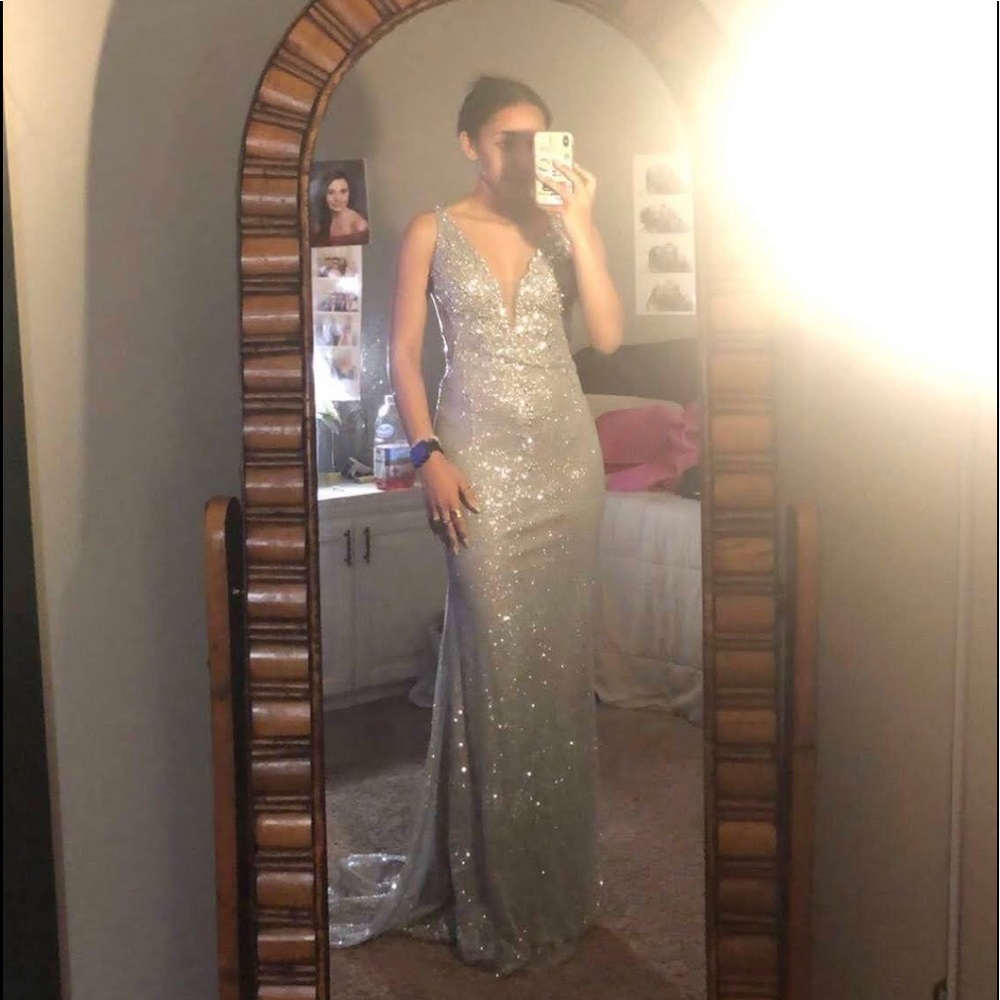 This is the comfiest dress I’ve ever worn. It’s silver!!